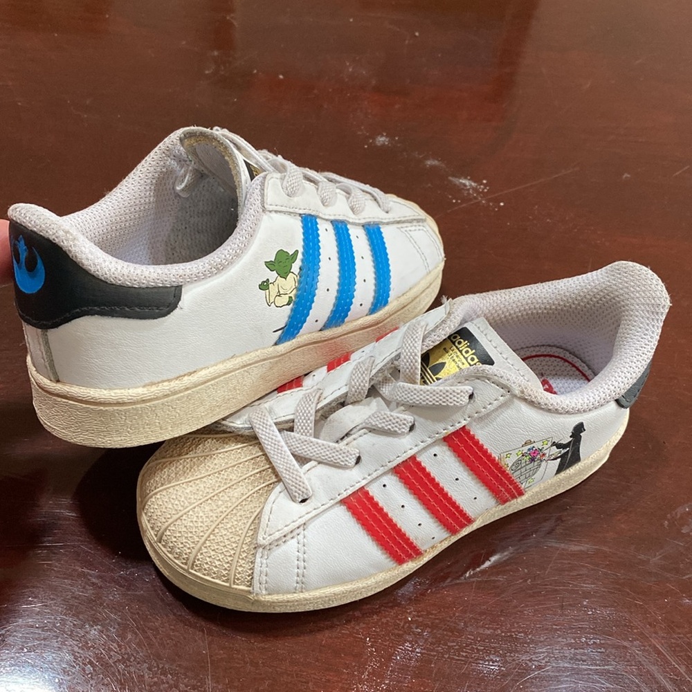 Star Wars Adidas tennis shoes 👟 size 9 boys easy fit